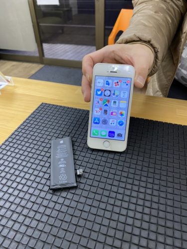 iPhoneSEのバッテリー交換　川越市から　200203