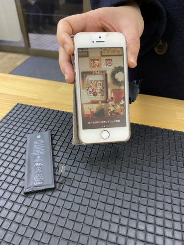 iPhoneSE　バッテリー交換　鶴ヶ島市から　200205