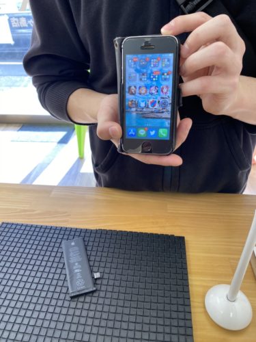 iPhoneSE　バッテリー交換　坂戸市から　200215